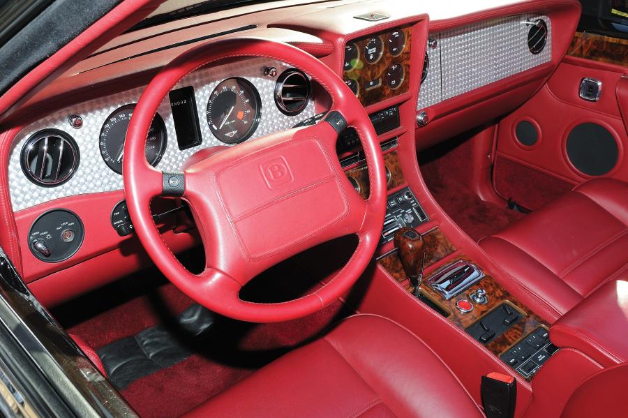 Интерьер Bentley Azure Turbo 1996 года  (фото 13 из 15)